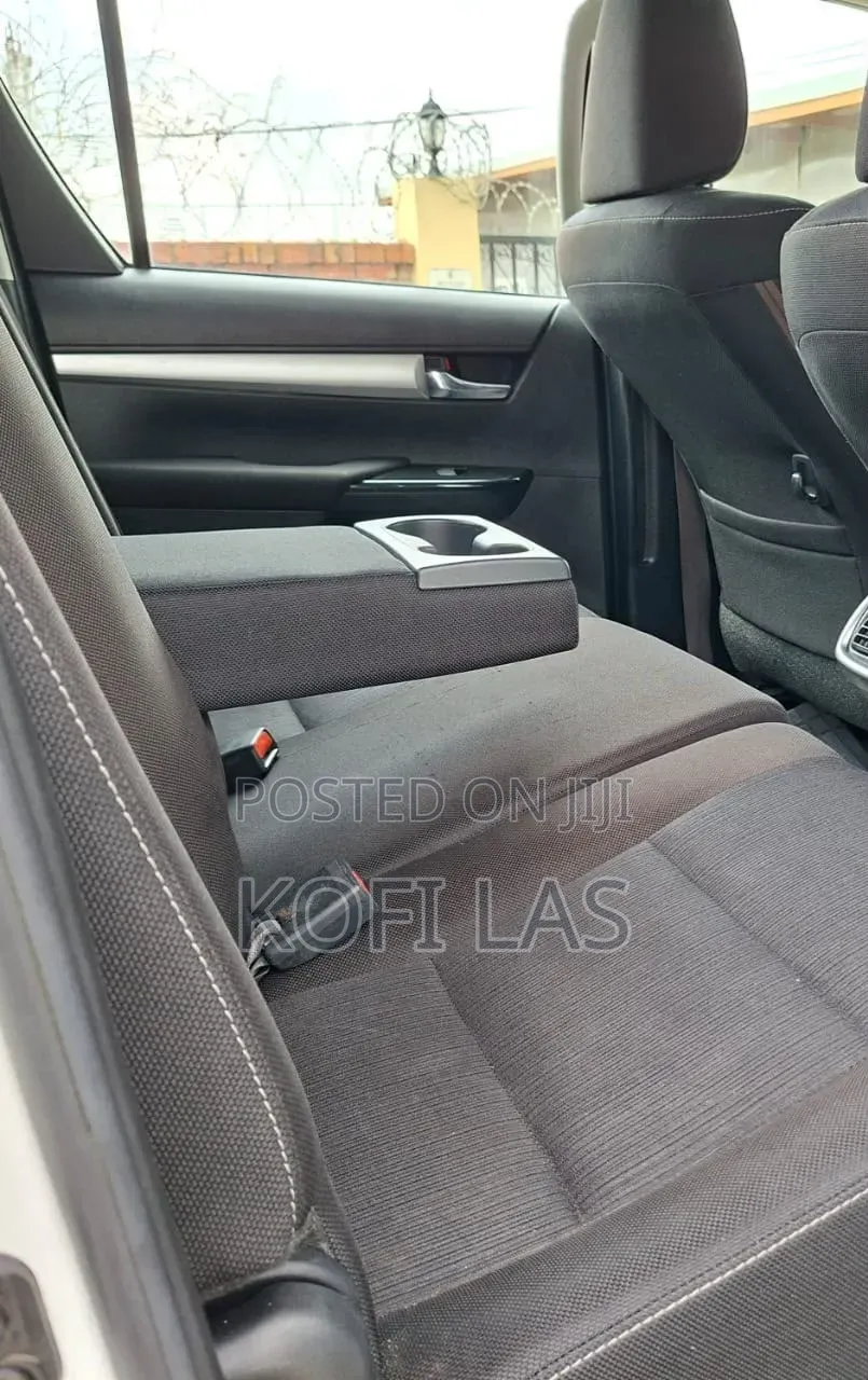 Toyota Hilux 2021 White