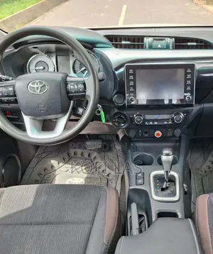 Toyota Hilux 2021 White