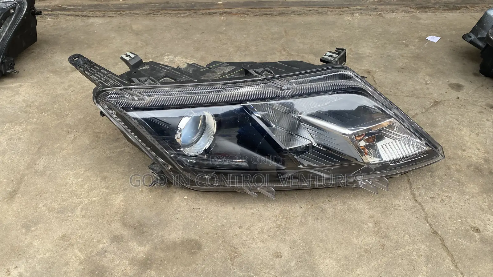 Ford Fusion 2010 Headlight Pair