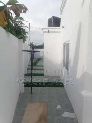 4bdrm Duplex in Waka Properties, Amasaman for sale
