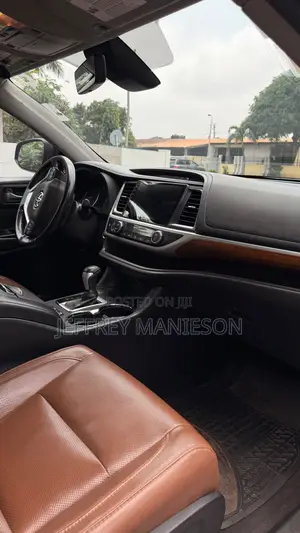 Toyota Highlander XLE 4x2 V6 (3.5L 6cyl 8A) 2017 Blue