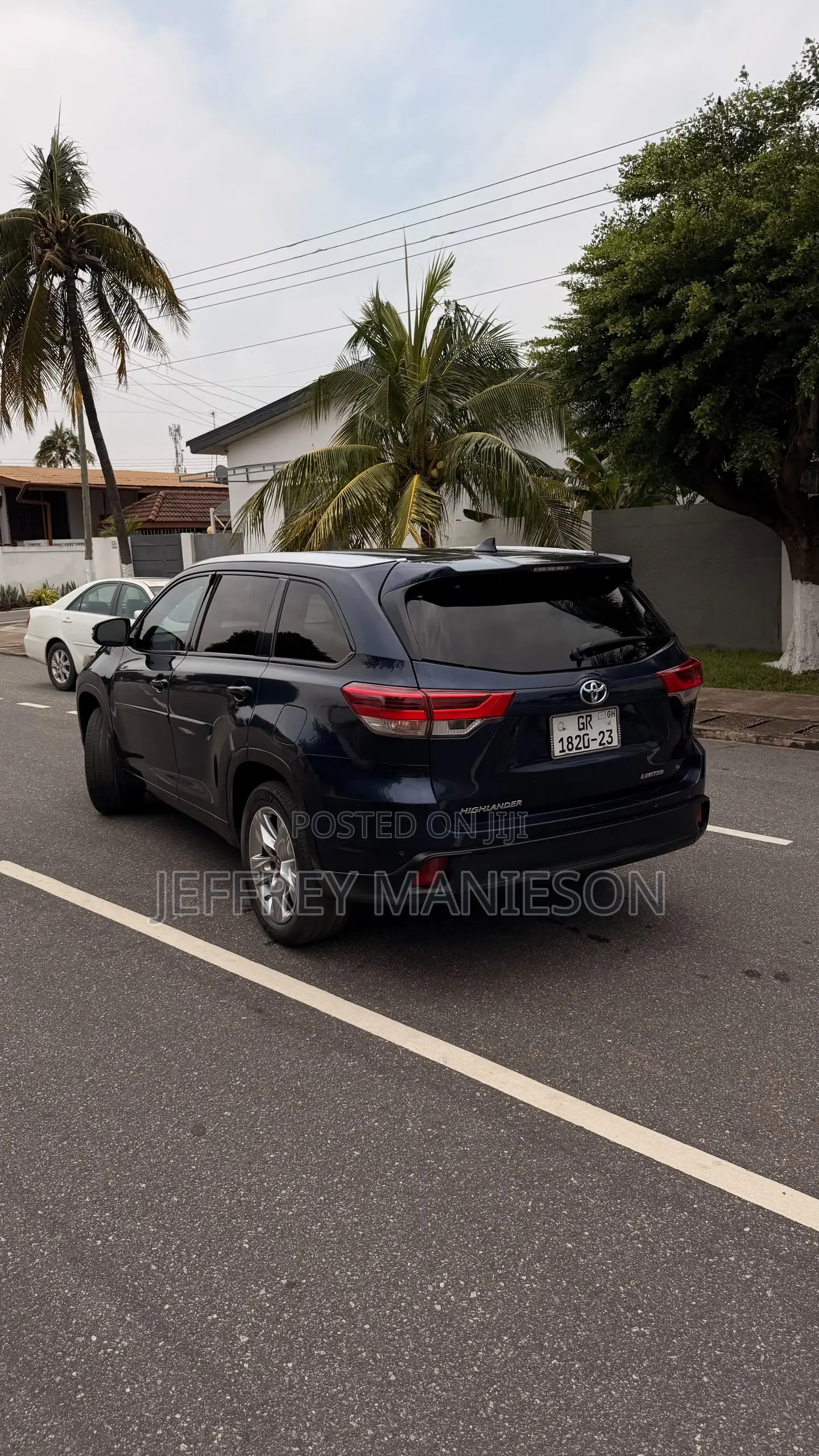 Toyota Highlander XLE 4x2 V6 (3.5L 6cyl 8A) 2017 Blue