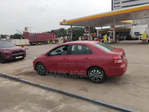 Toyota Yaris 2012 Red
