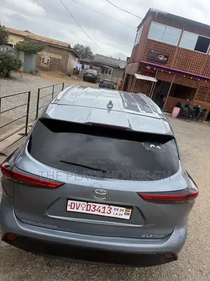 Toyota Highlander XLE 2022 Gray