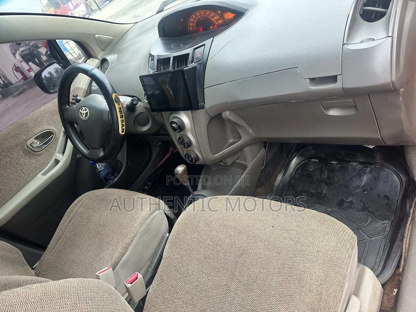 Toyota Vitz 2010 Red
