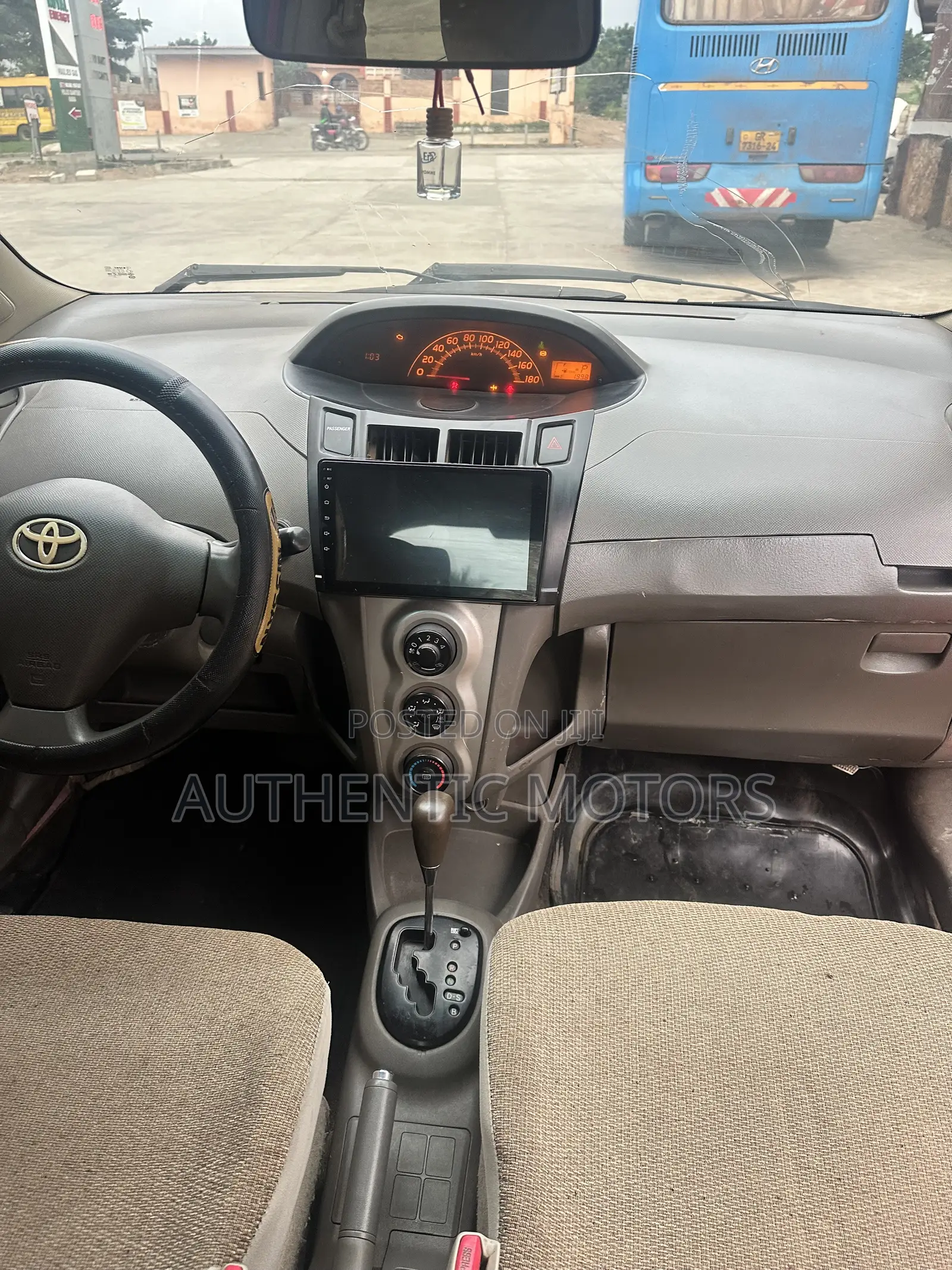 Toyota Vitz 2010 Red