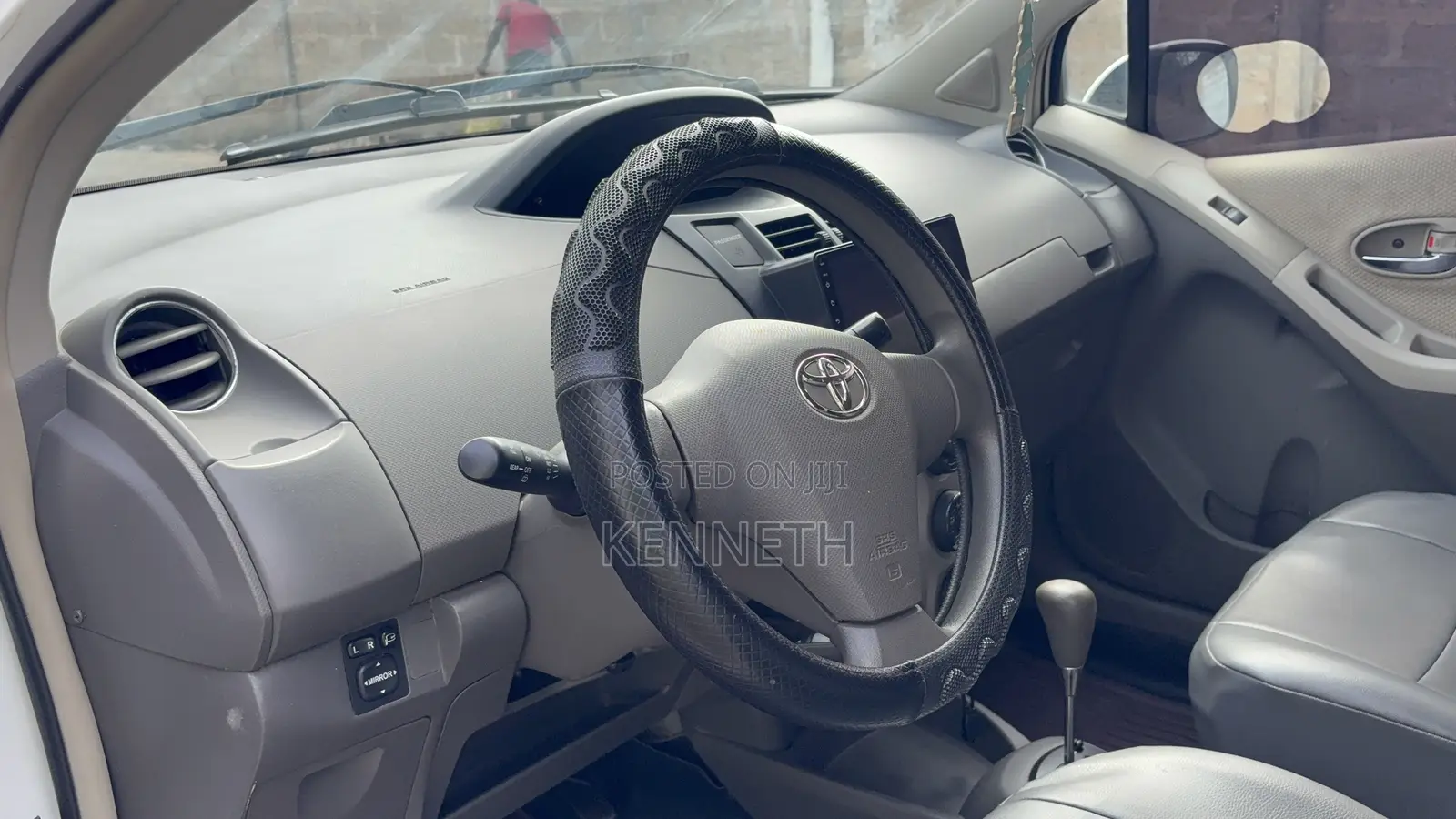 Toyota Vitz 2009 White