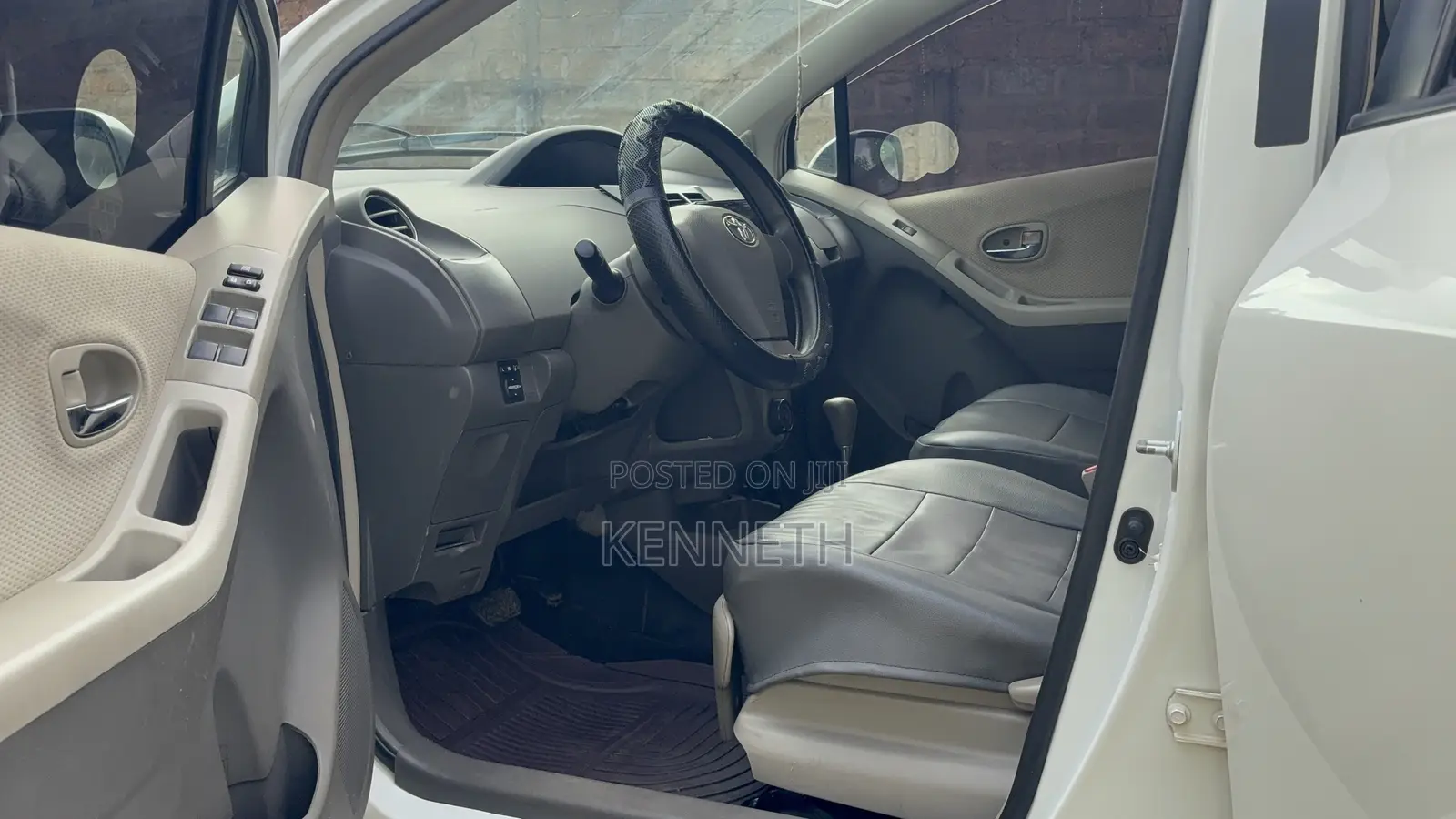 Toyota Vitz 2009 White