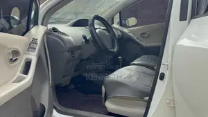 Toyota Vitz 2009 White