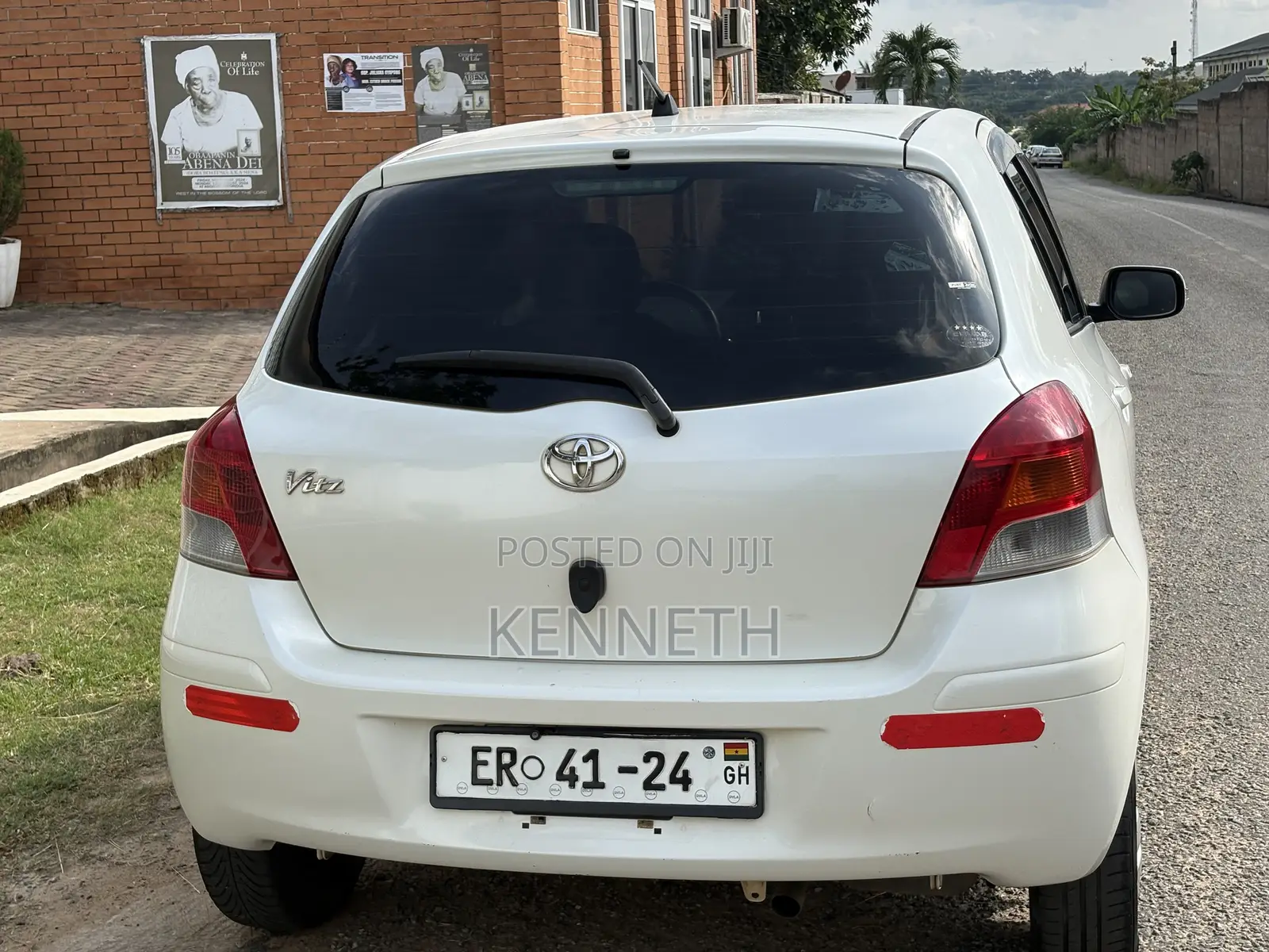 Toyota Vitz 2009 White