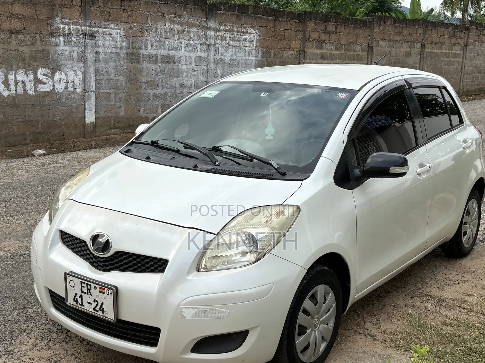 Toyota Vitz 2009 White