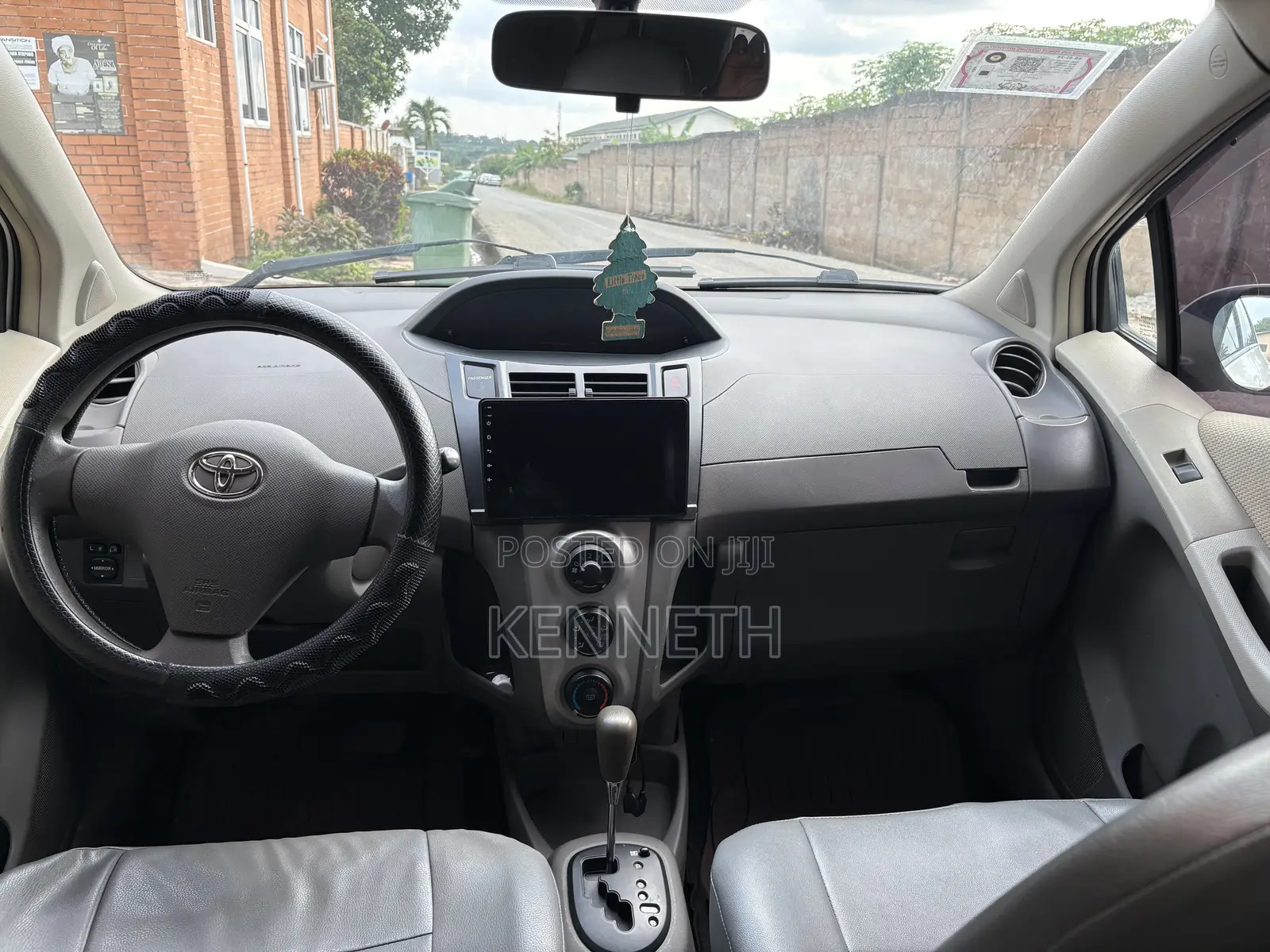 Toyota Vitz 2009 White