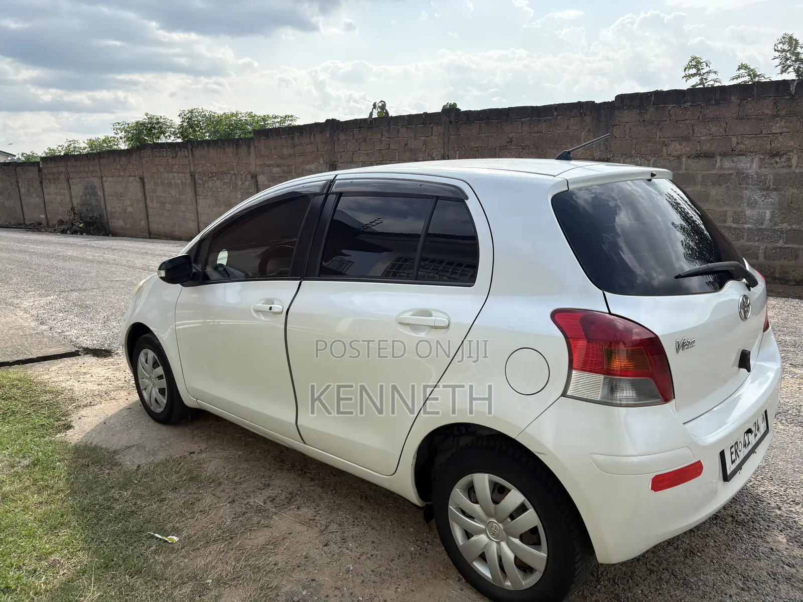 Toyota Vitz 2009 White