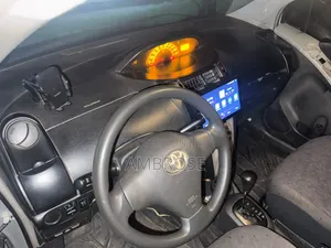 Toyota Vitz 2009 Silver
