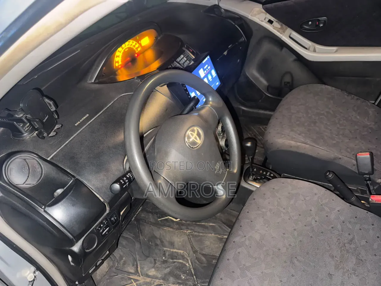 Toyota Vitz 2009 Silver