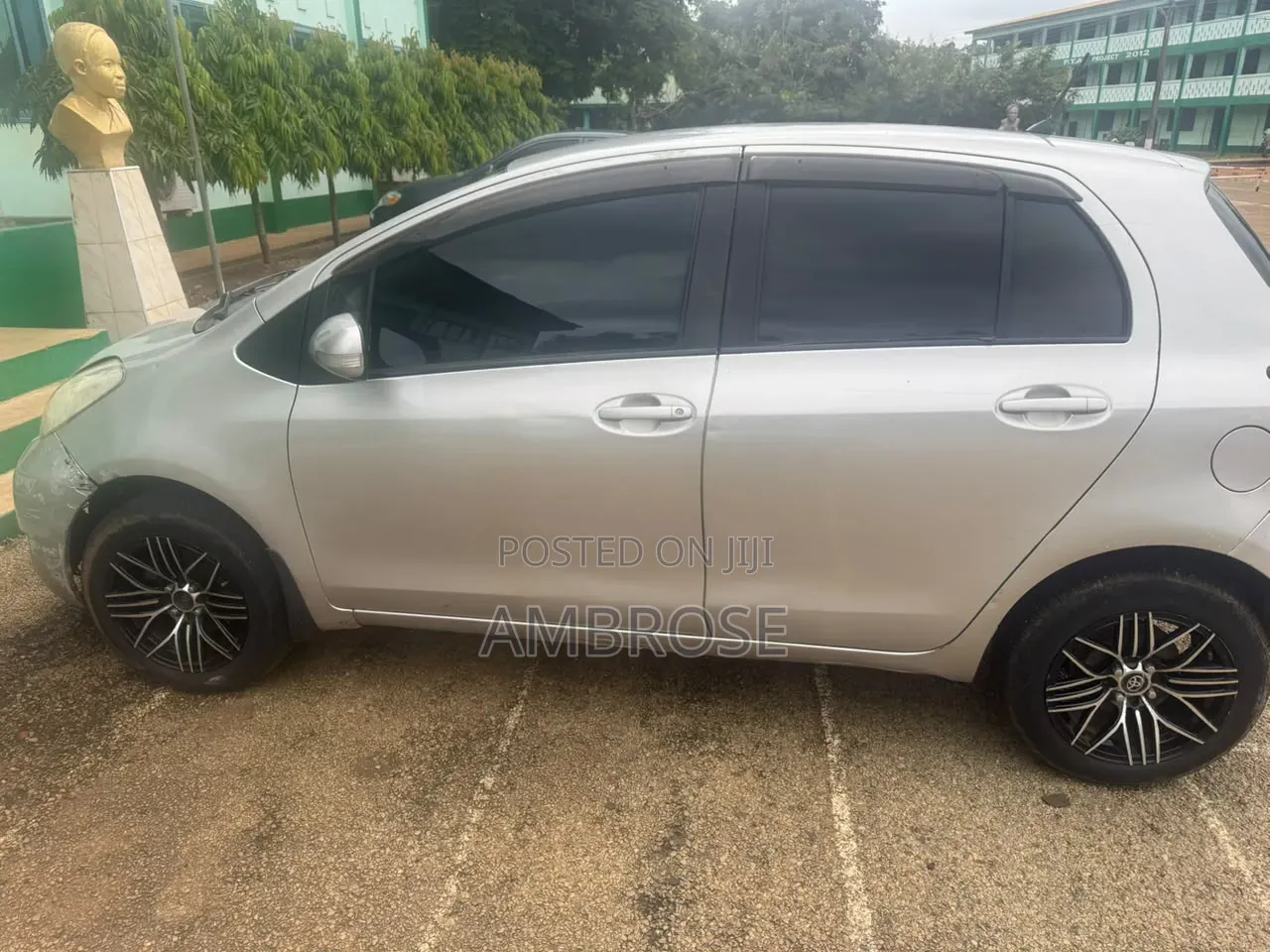 Toyota Vitz 2009 Silver