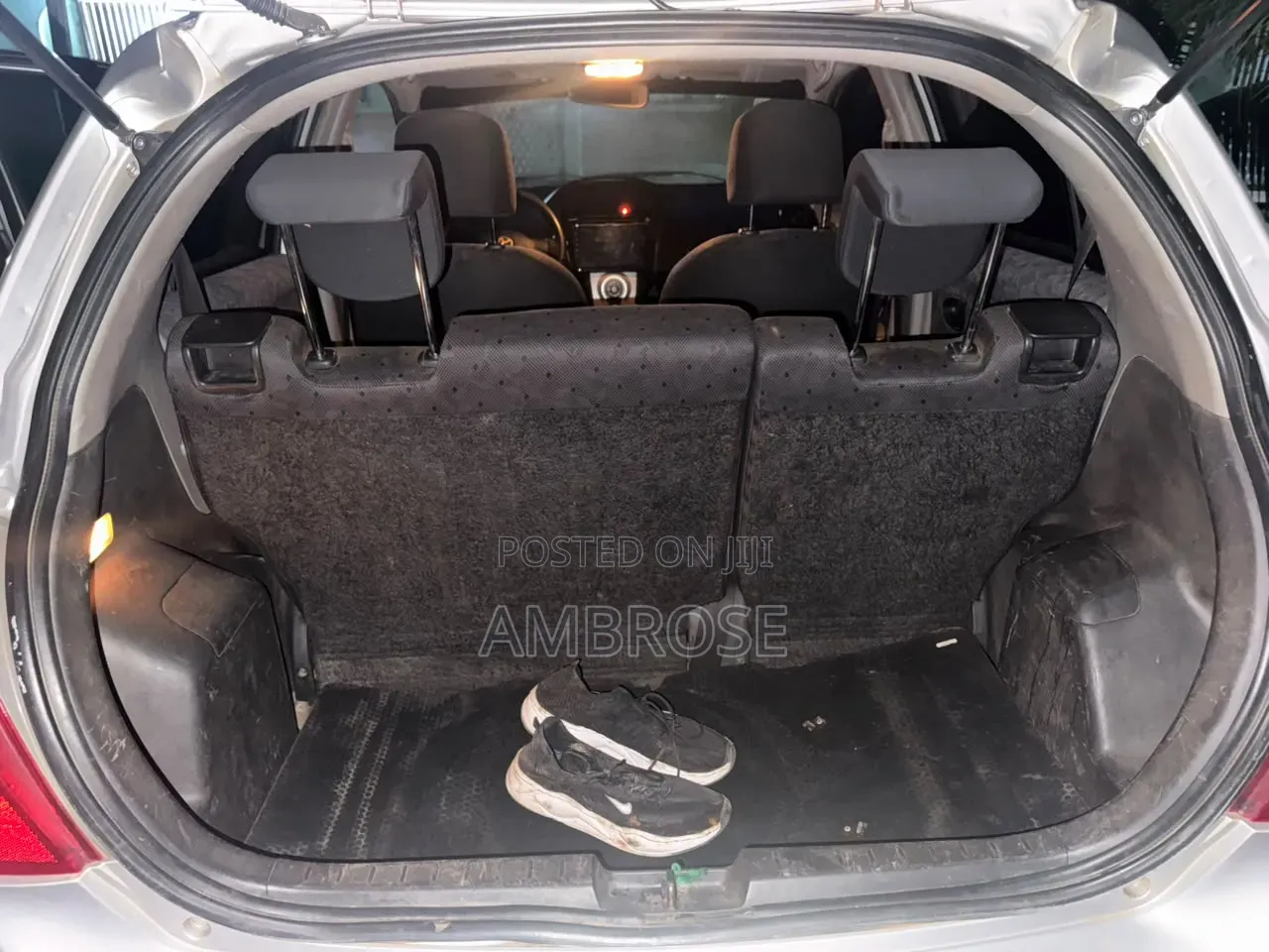 Toyota Vitz 2009 Silver