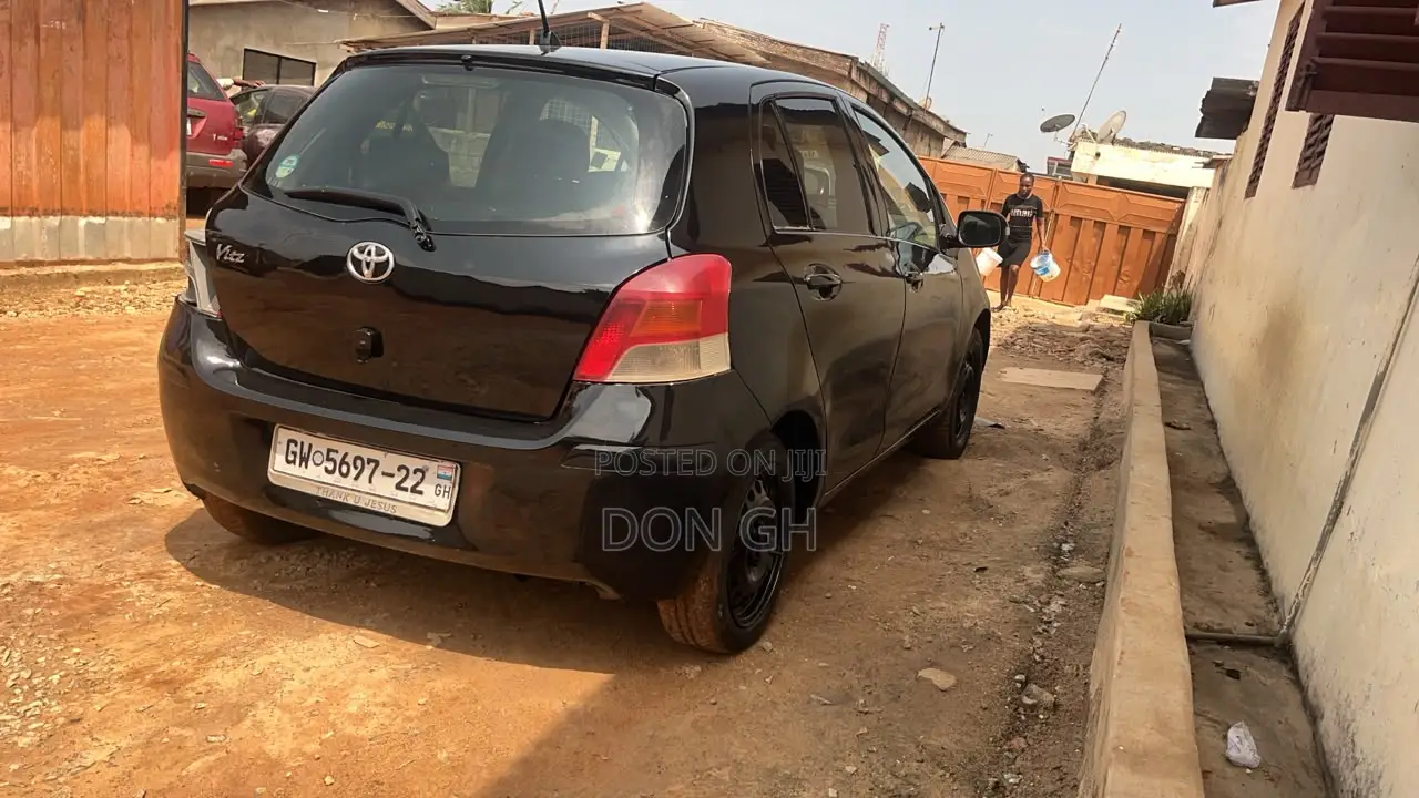 Toyota Vitz 2010 Black