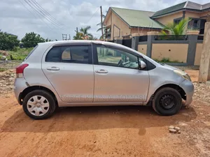 Toyota Vitz 2010 Silver