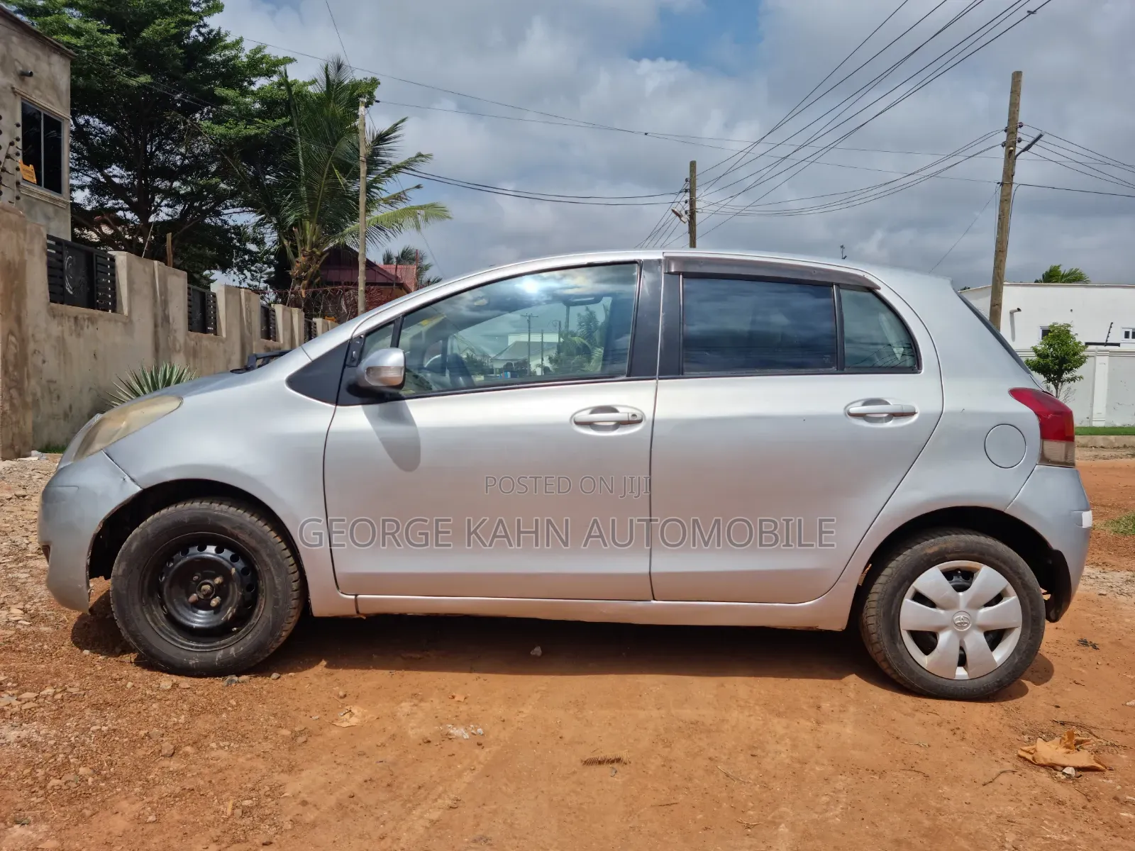 Toyota Vitz 2010 Silver