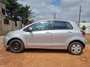 Toyota Vitz 2010 Silver