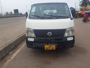 Nissan Caravan (Urvan) 2004 White