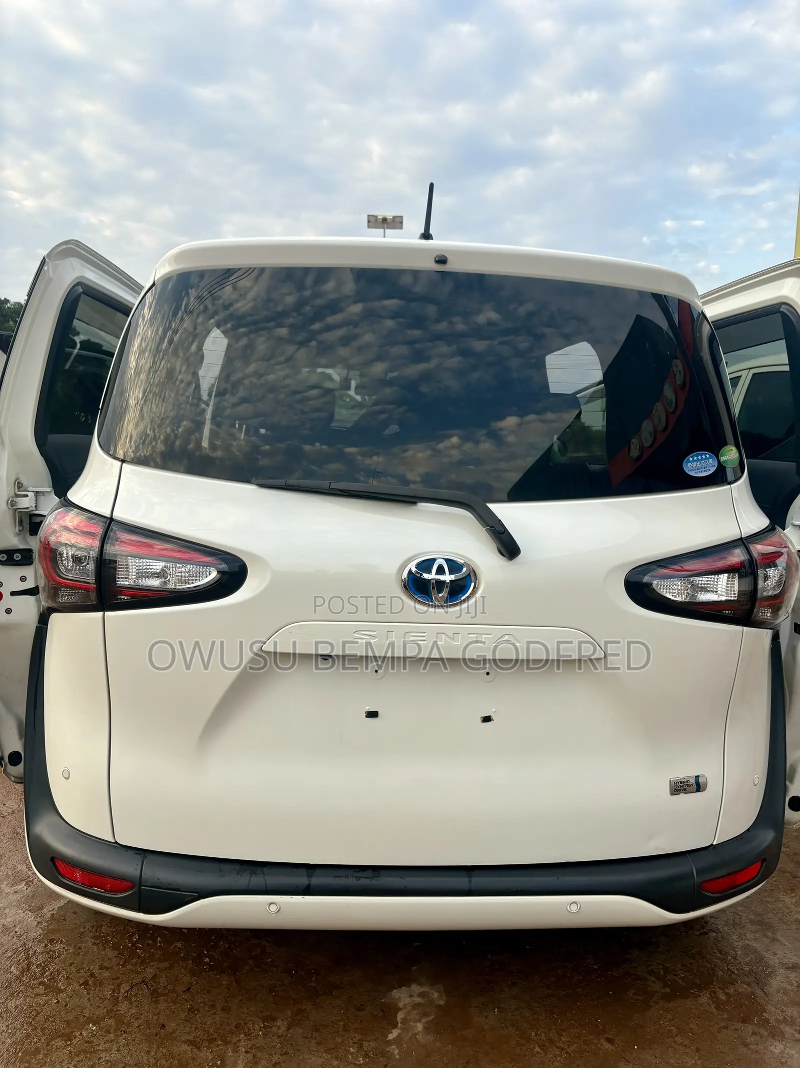Toyota Sienta 1.5 Hybrid FWD 2020 White