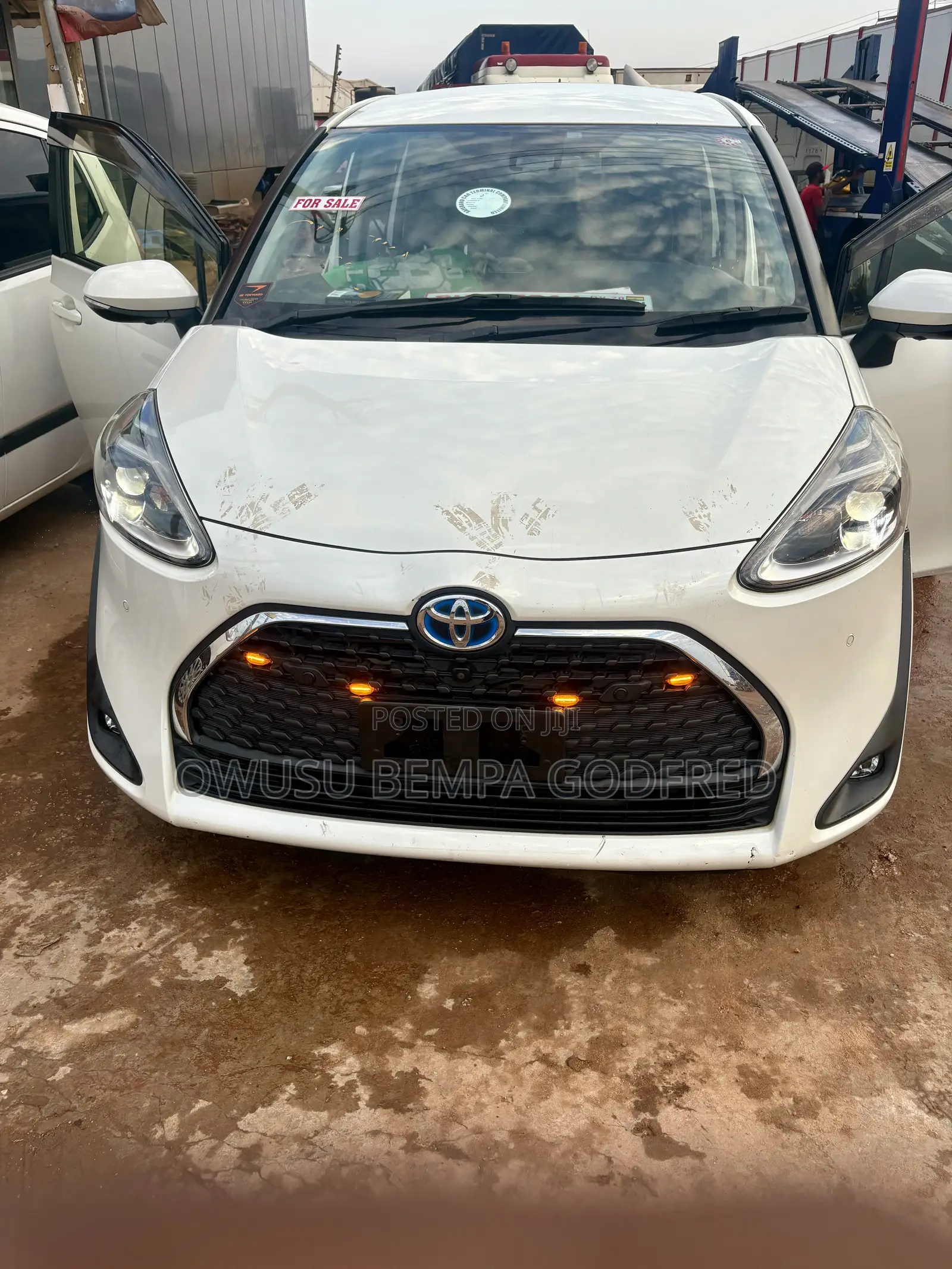 Toyota Sienta 1.5 Hybrid FWD 2020 White