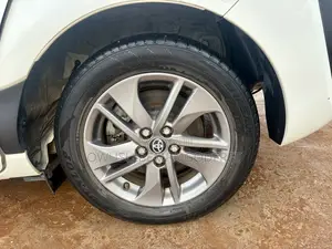 Toyota Sienta 1.5 Hybrid FWD 2020 White