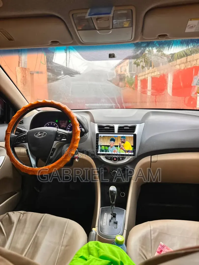 Hyundai Accent 2015 Brown
