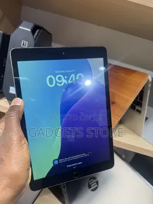 Apple iPad 9.7 128 GB Gray
