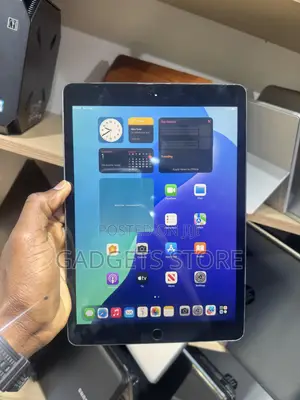 Apple iPad 9.7 128 GB Gray