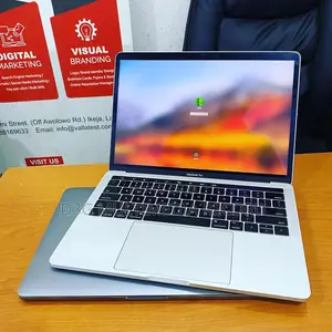 Laptop Apple MacBook Pro 2018 16GB Intel Core i7 SSHD (Hybrid) 512GB