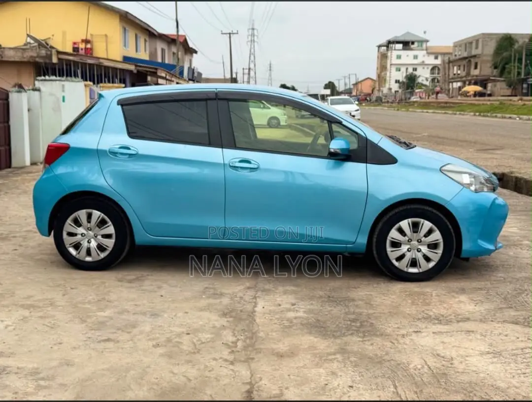 Toyota Vitz 1.3 FWD 5dr 2015 Blue