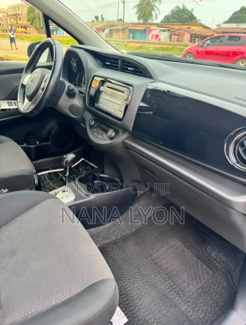 Toyota Vitz 1.3 FWD 5dr 2015 Blue