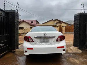 Toyota Corolla 2009 White