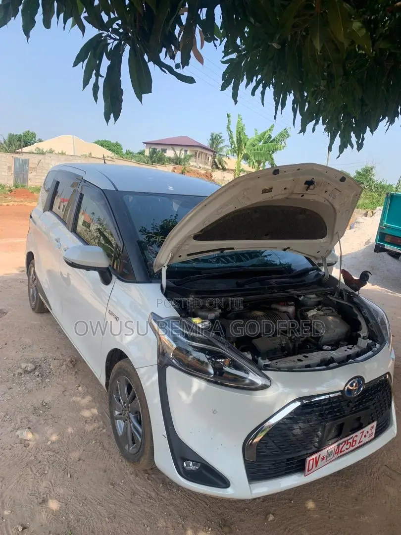 Toyota Sienta 1.5 Hybrid FWD 2020 White