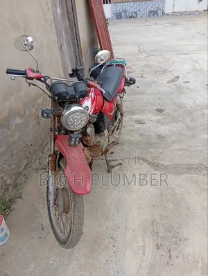 Yamaha YBR125 2010 Red