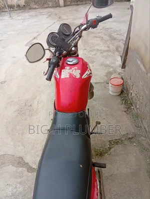 Yamaha YBR125 2010 Red