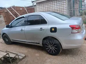 Toyota Belta 2010 Silver