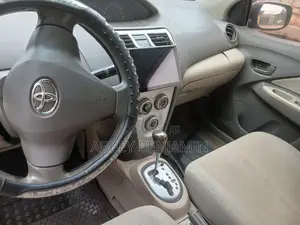 Toyota Belta 2010 Silver