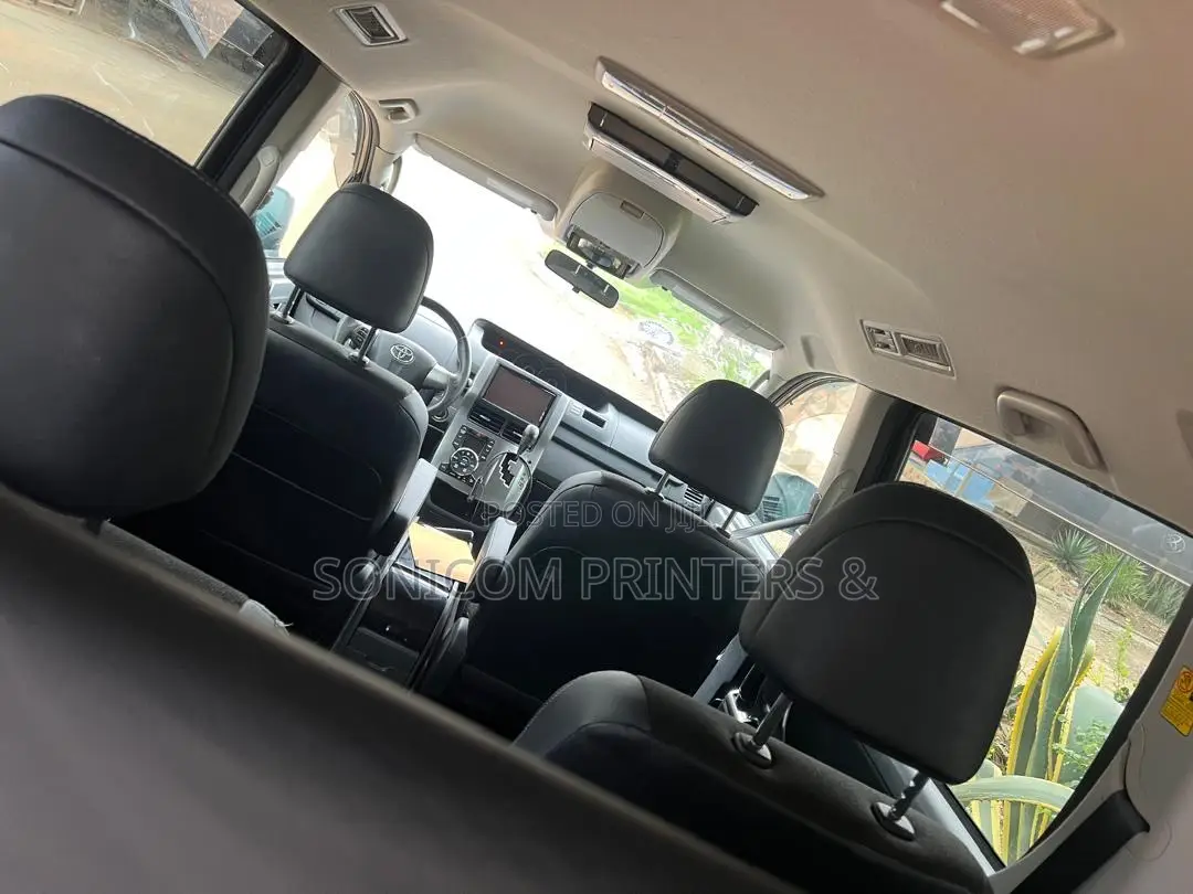 Toyota Voxy X L Edition 4WD 7-Seater 2013 Black