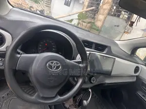 Toyota Vitz 1.3 AWD 3dr 2012 Black