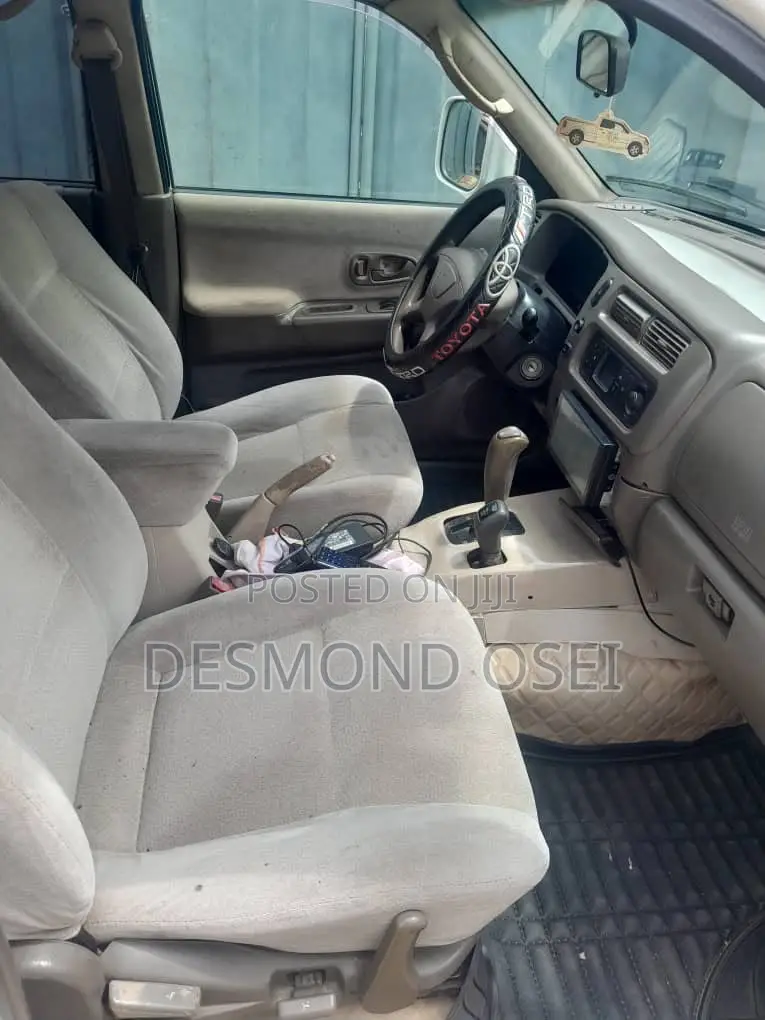 Mitsubishi Challenger 2000 White