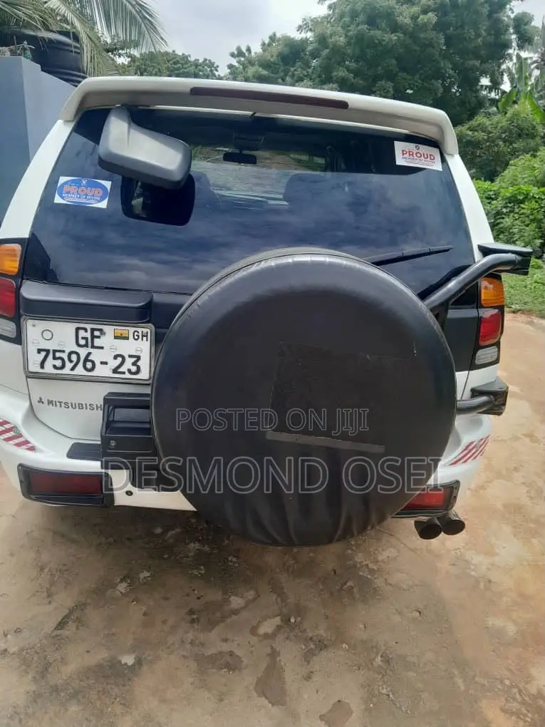 Mitsubishi Challenger 2000 White