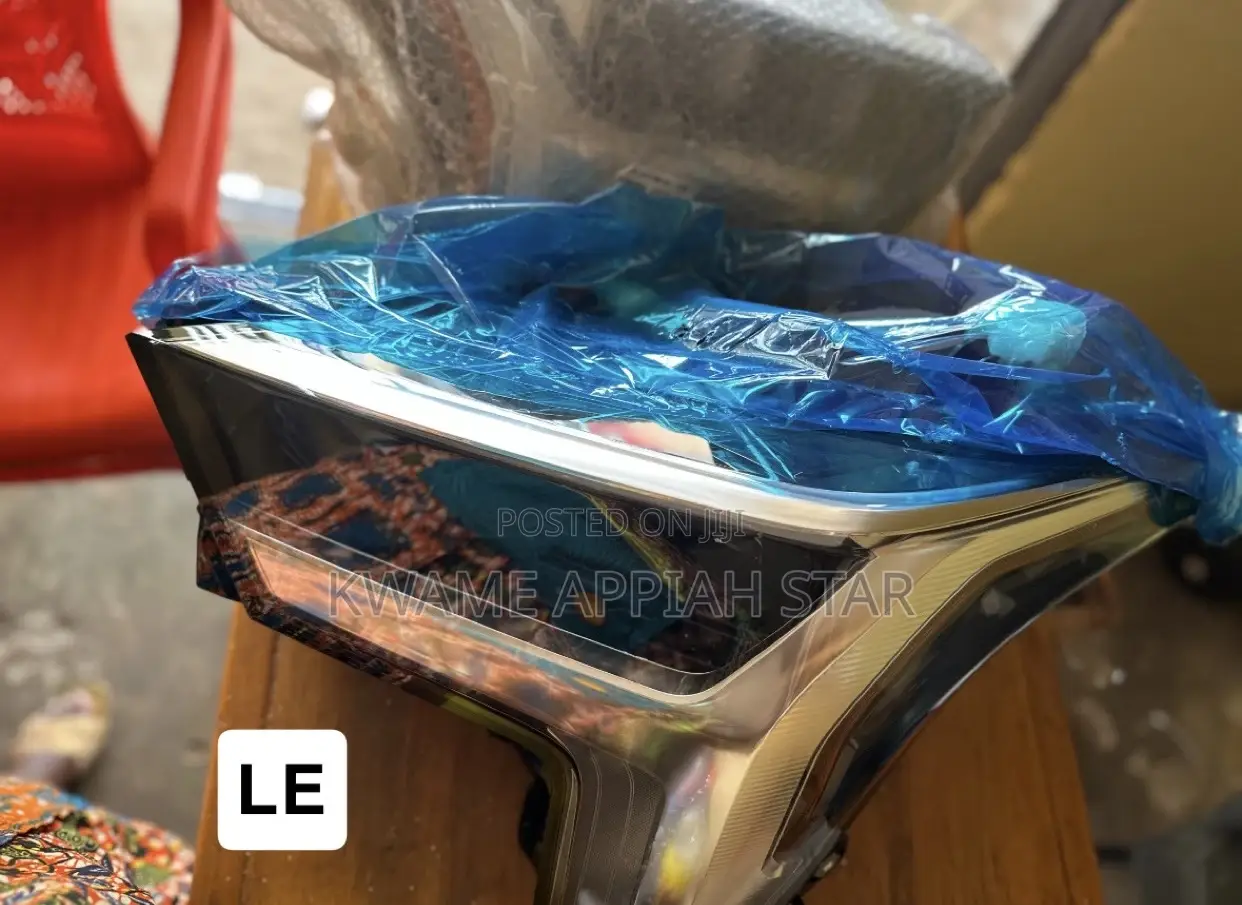 Toyota Tundra “2022,2023,2024,2025” LE Headlight Pair