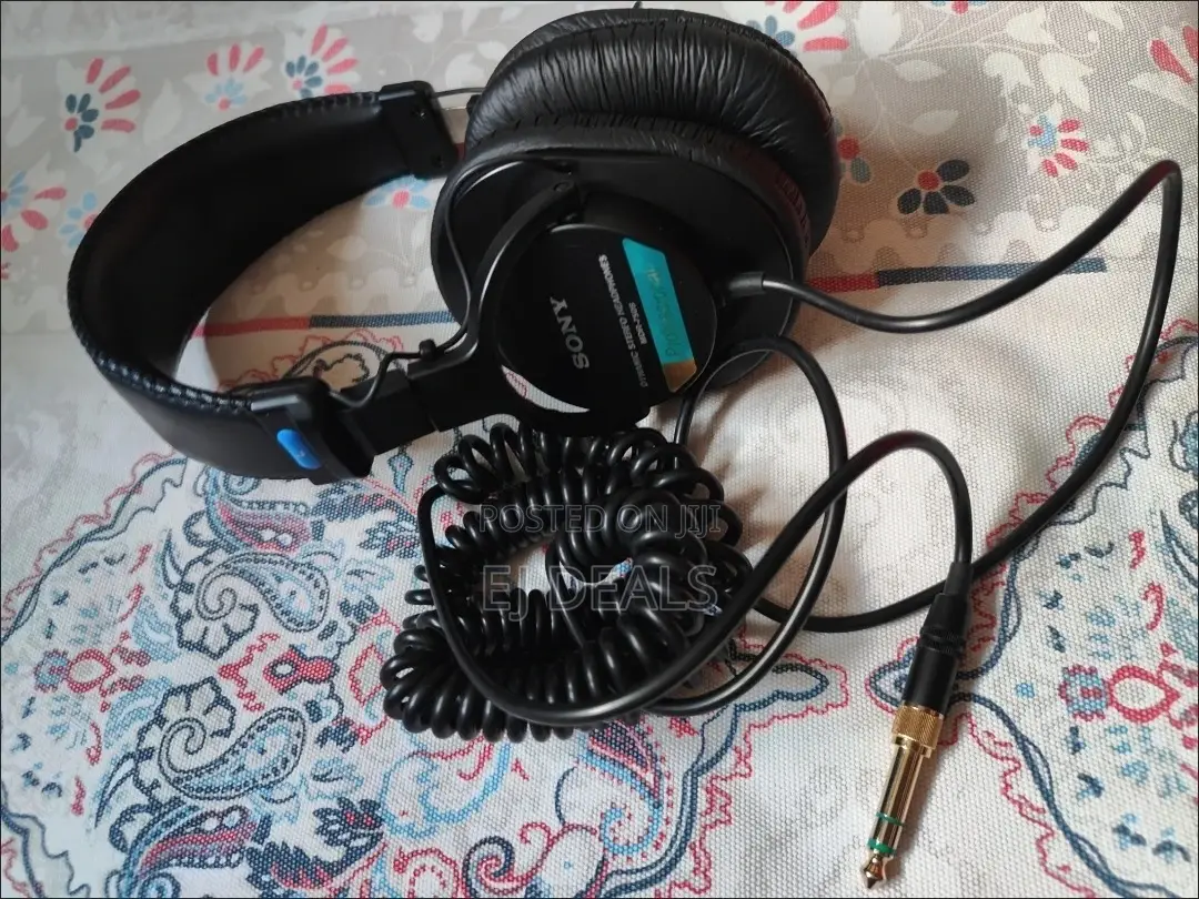 Sony MDR-7506 Professional Studio Monitor Headphones