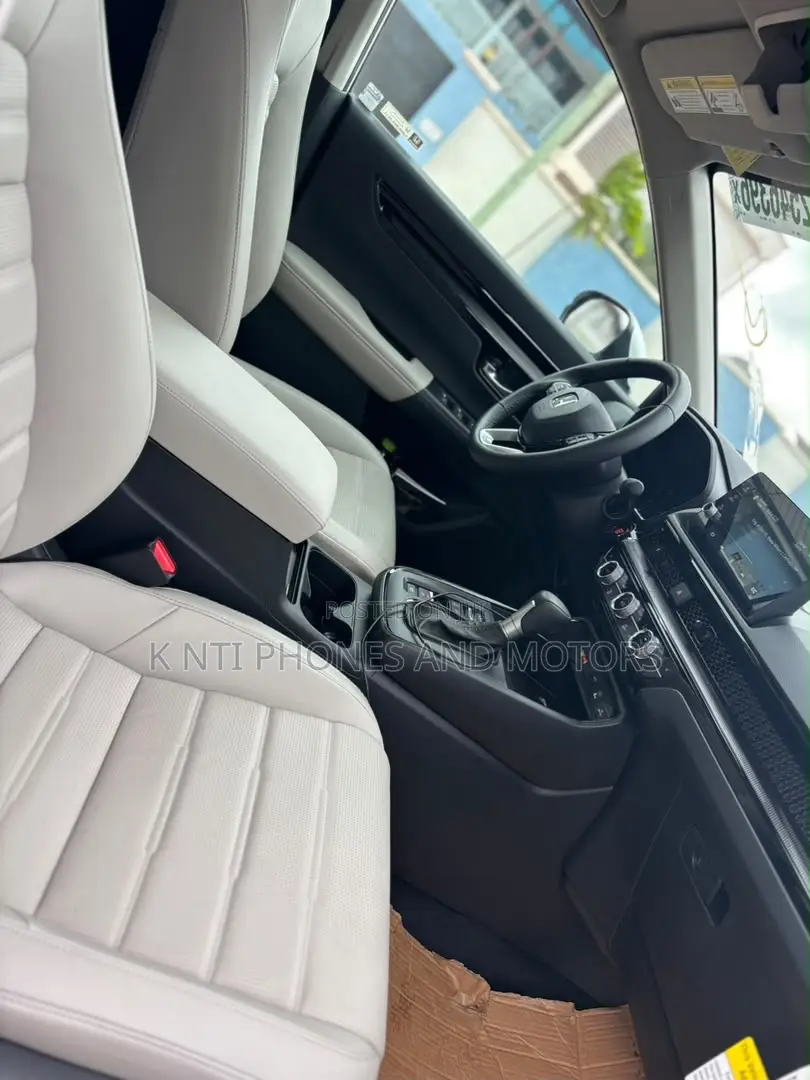 Honda CR-V Sport Touring Hybrid AWD 2026 White