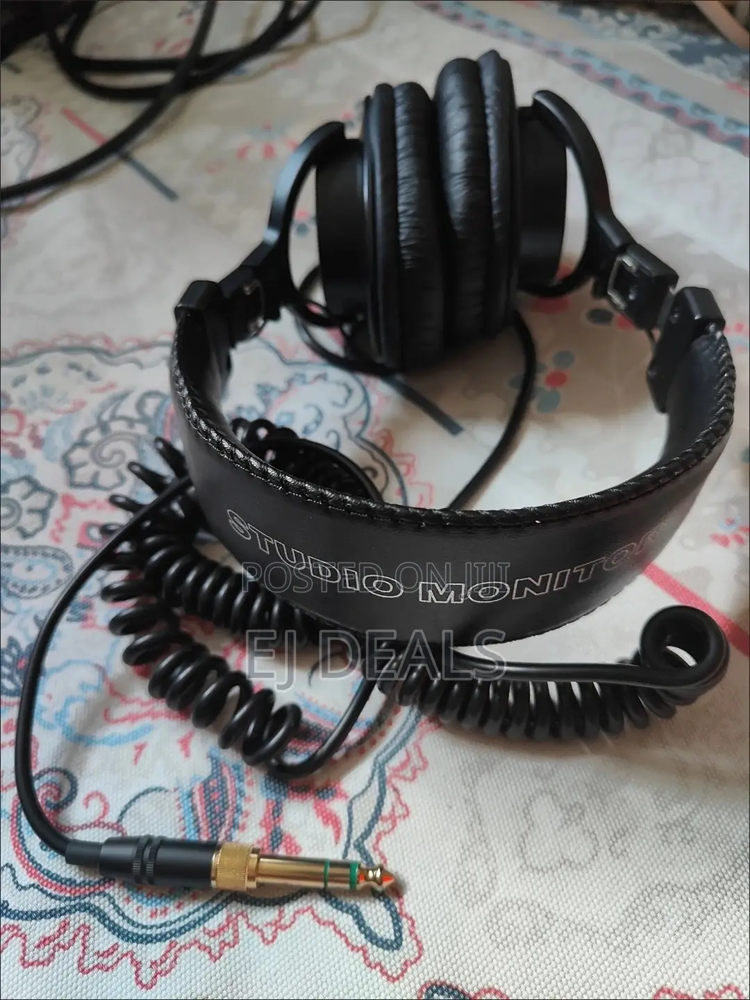 Sony MDR-7506 Professional Studio Monitor Headphones