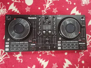 Numark Mixtrack Platinum Fx